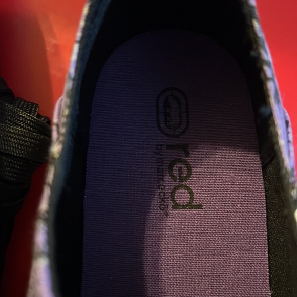 NWT red by Marc echo tennis shoes. Size 9. - Picture 9 of 11